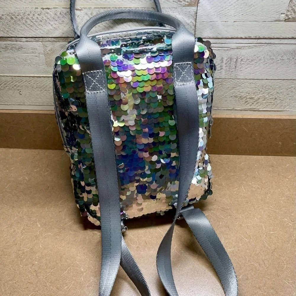SMALL GIRLS PURSE OR BACKPACK. MADE WITH SEQUINS. ZIPPERED POCKET IN FRONT.